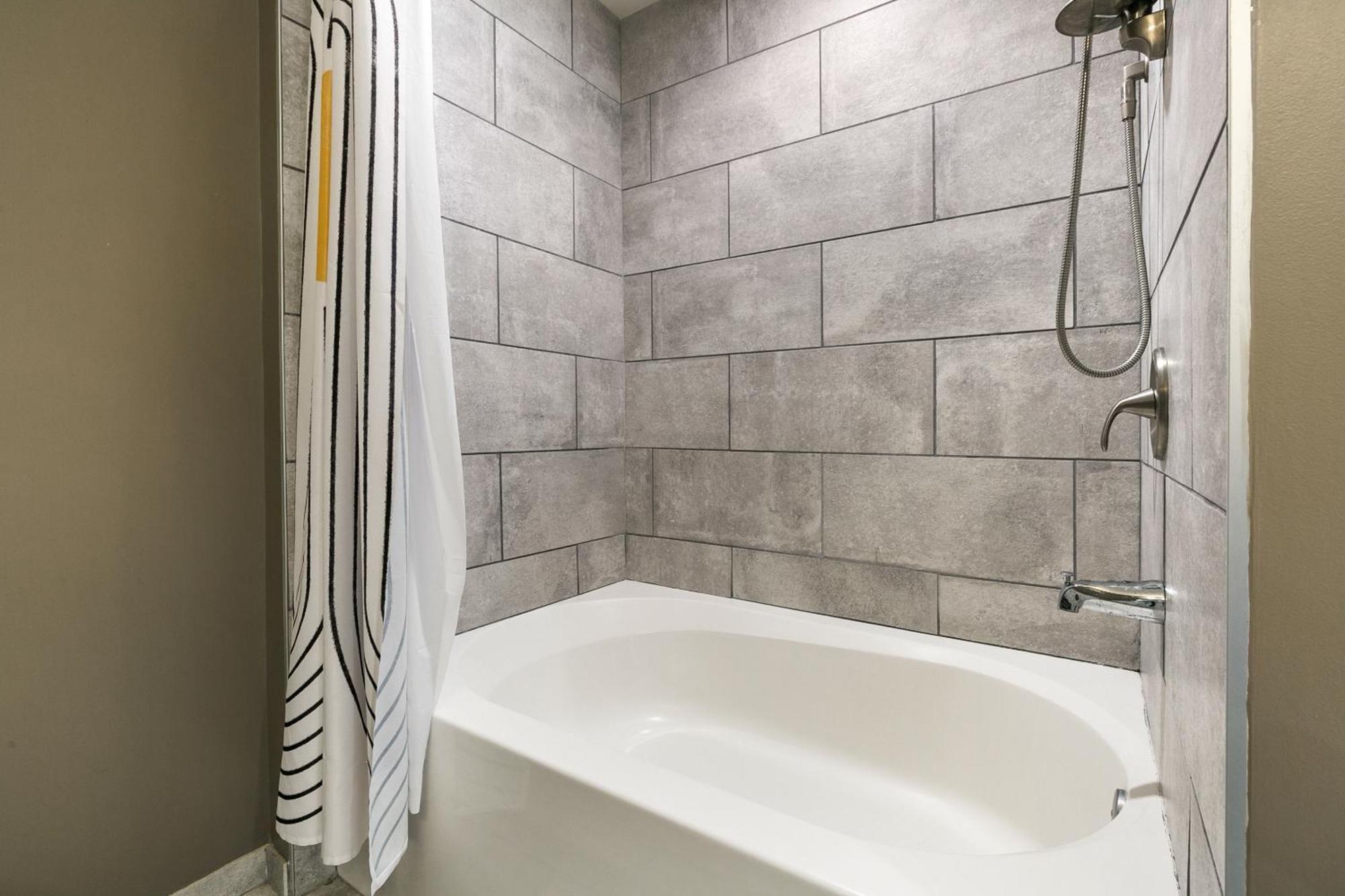 Luxury 2-Bedroom Condo Steps Away From The French Quarter New Orleans  Kültér fotó