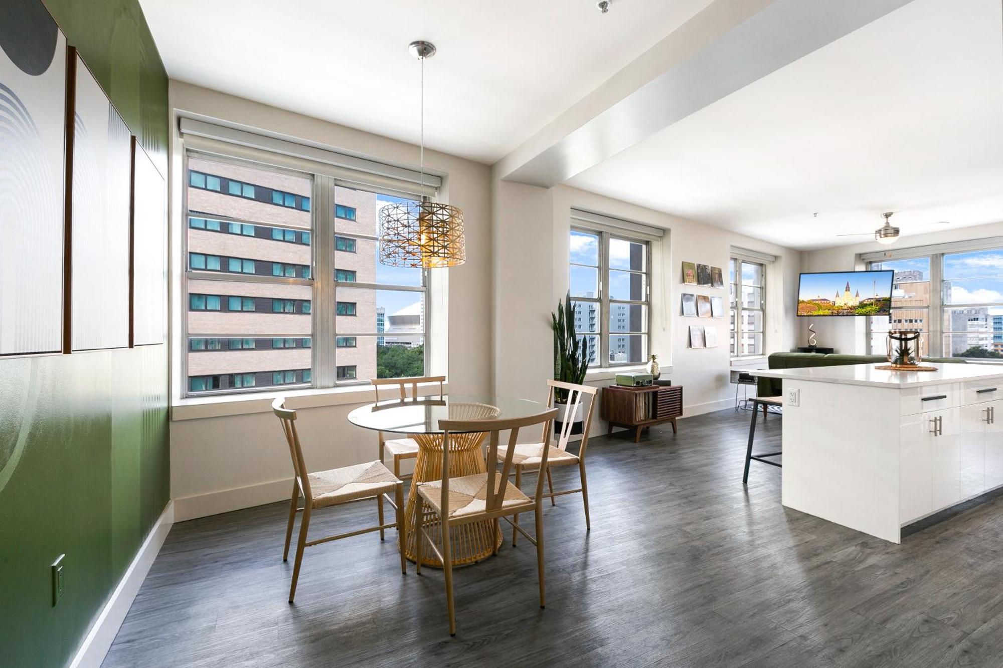 Luxury 2-Bedroom Condo Steps Away From The French Quarter New Orleans  Kültér fotó