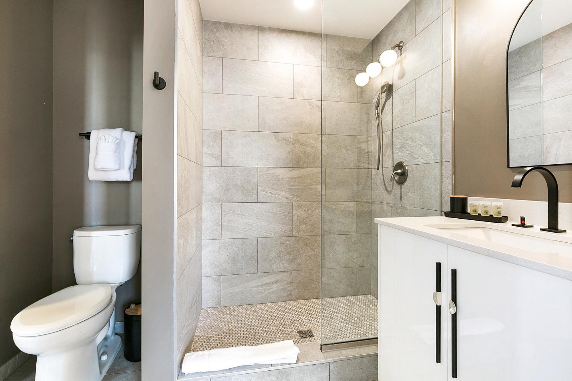 Luxury 2-Bedroom Condo Steps Away From The French Quarter New Orleans  Kültér fotó